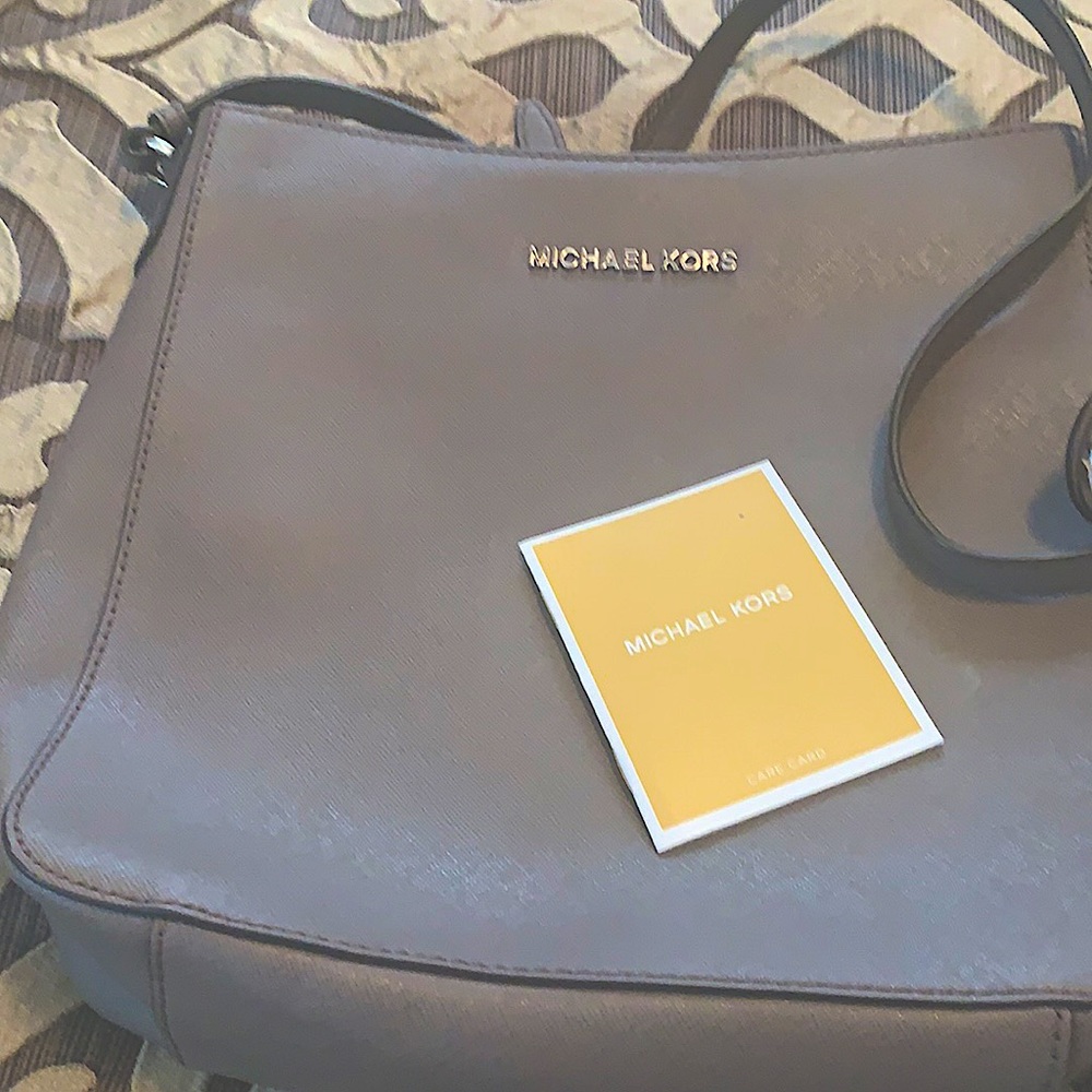 Michael Kors shoulder strap taupe pocketbook